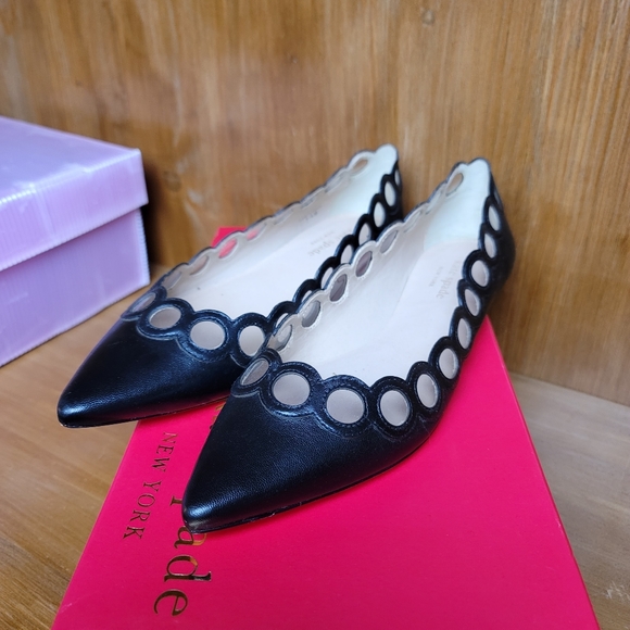 Kate Spade black pointed closed toe leather flats cut out details NIB 7.5 - Picture 5 of 11